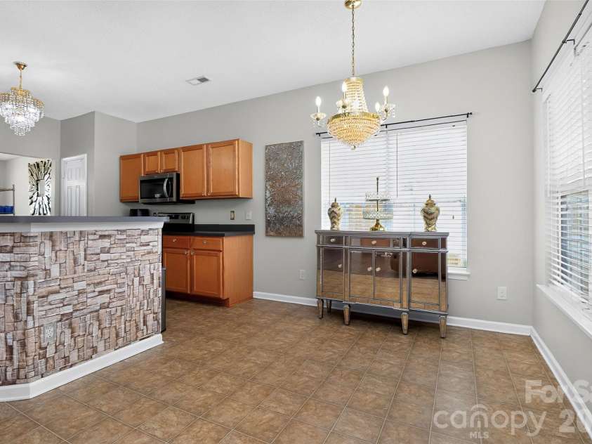7613 Deluca Drive, Charlotte, NC 28215.  MLS# CAR4396462, YatesRealty ID 33133. 