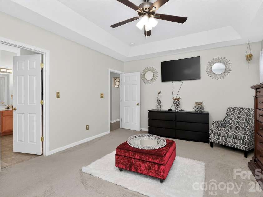 7613 Deluca Drive, Charlotte, NC 28215.  MLS# CAR4396462, YatesRealty ID 33133. 
