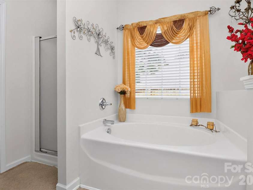 7613 Deluca Drive, Charlotte, NC 28215.  MLS# CAR4396462, YatesRealty ID 33133. 