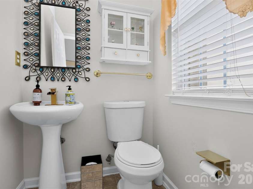 7613 Deluca Drive, Charlotte, NC 28215.  MLS# CAR4396462, YatesRealty ID 33133. 