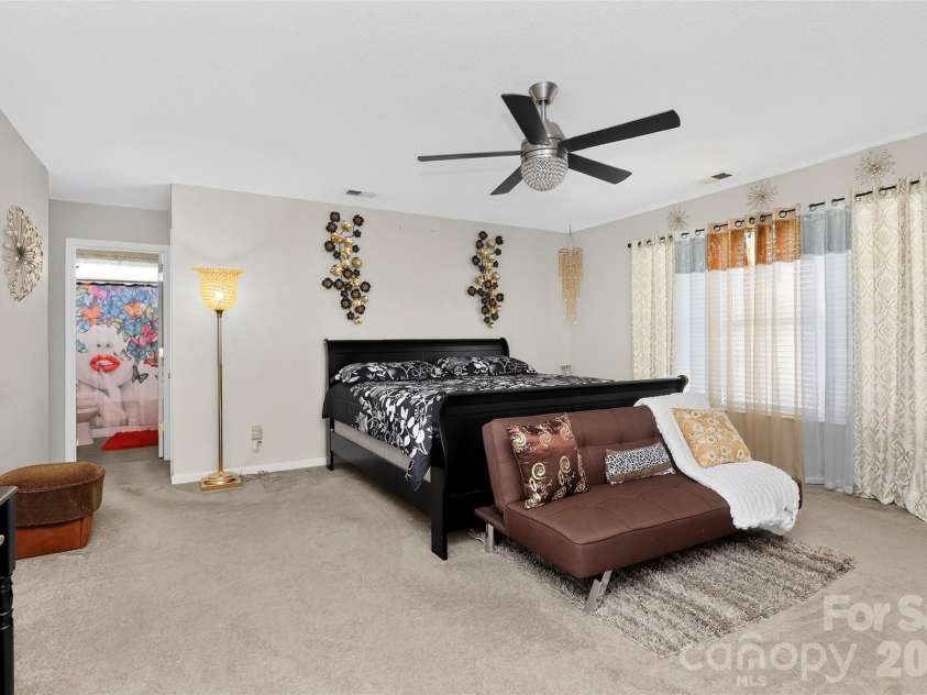 7613 Deluca Drive, Charlotte, NC 28215.  MLS# CAR4396462, YatesRealty ID 33133. 