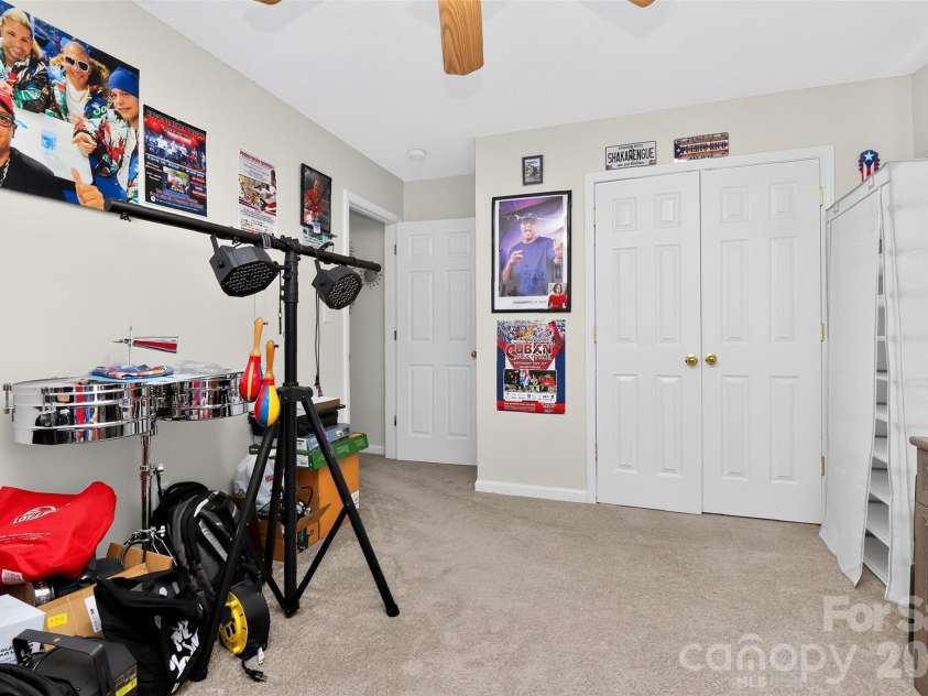 7613 Deluca Drive, Charlotte, NC 28215.  MLS# CAR4396462, YatesRealty ID 33133. 