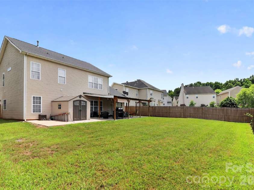 7613 Deluca Drive, Charlotte, NC 28215.  MLS# CAR4396462, YatesRealty ID 33133. 