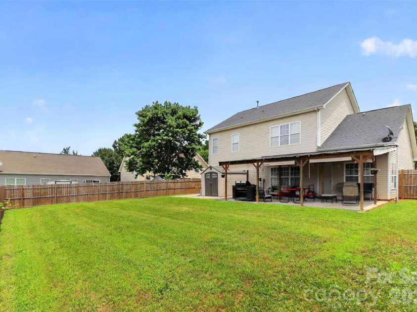 7613 Deluca Drive, Charlotte, NC 28215.  MLS# CAR4396462, YatesRealty ID 33133. 