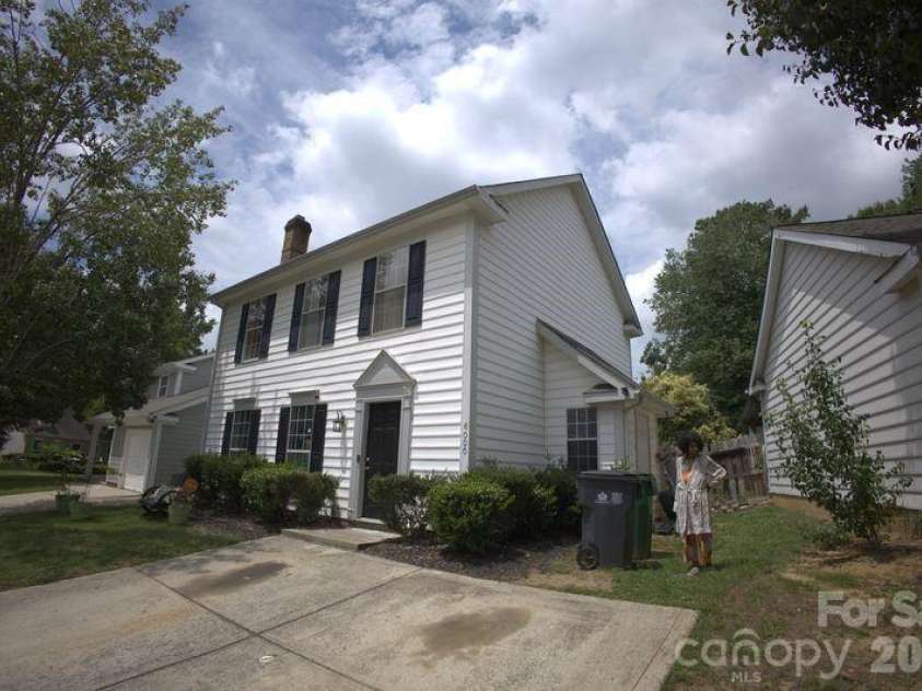 6000 Bayswater Lane, Charlotte, NC 28212.  MLS# CAR4397633, YatesRealty ID 33134. 