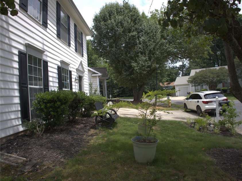 6000 Bayswater Lane, Charlotte, NC 28212.  MLS# CAR4397633, YatesRealty ID 33134. 