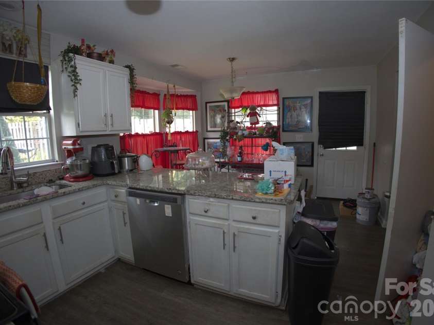 6000 Bayswater Lane, Charlotte, NC 28212.  MLS# CAR4397633, YatesRealty ID 33134. 