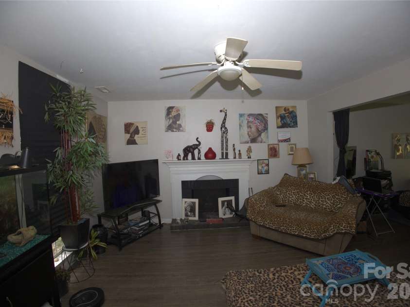 6000 Bayswater Lane, Charlotte, NC 28212.  MLS# CAR4397633, YatesRealty ID 33134. 