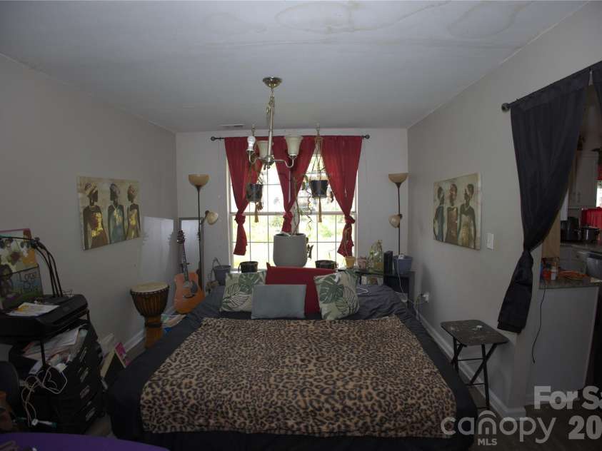 6000 Bayswater Lane, Charlotte, NC 28212.  MLS# CAR4397633, YatesRealty ID 33134. 