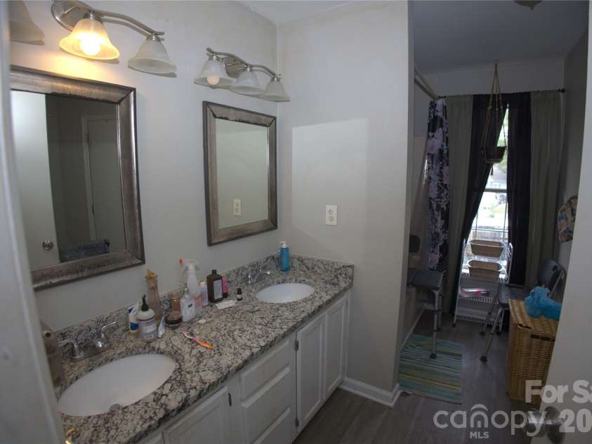 6000 Bayswater Lane, Charlotte, NC 28212.  MLS# CAR4397633, YatesRealty ID 33134. 