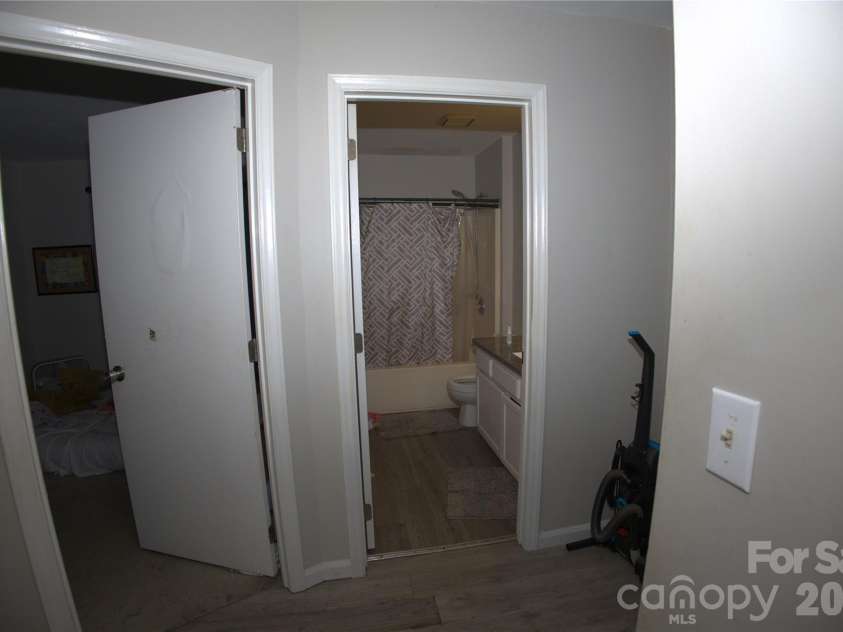 6000 Bayswater Lane, Charlotte, NC 28212.  MLS# CAR4397633, YatesRealty ID 33134. 