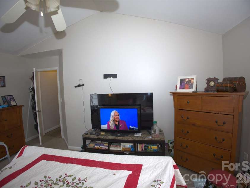 6000 Bayswater Lane, Charlotte, NC 28212.  MLS# CAR4397633, YatesRealty ID 33134. 
