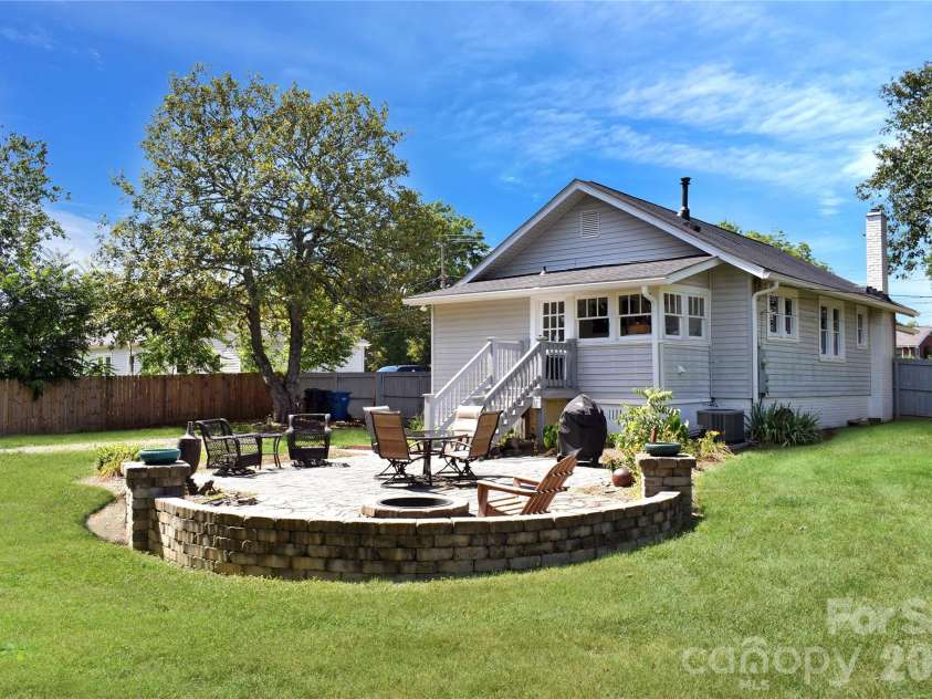 496 14th Avenue, Hickory, NC 28601.  MLS# CAR4396801, YatesRealty ID 33135. 