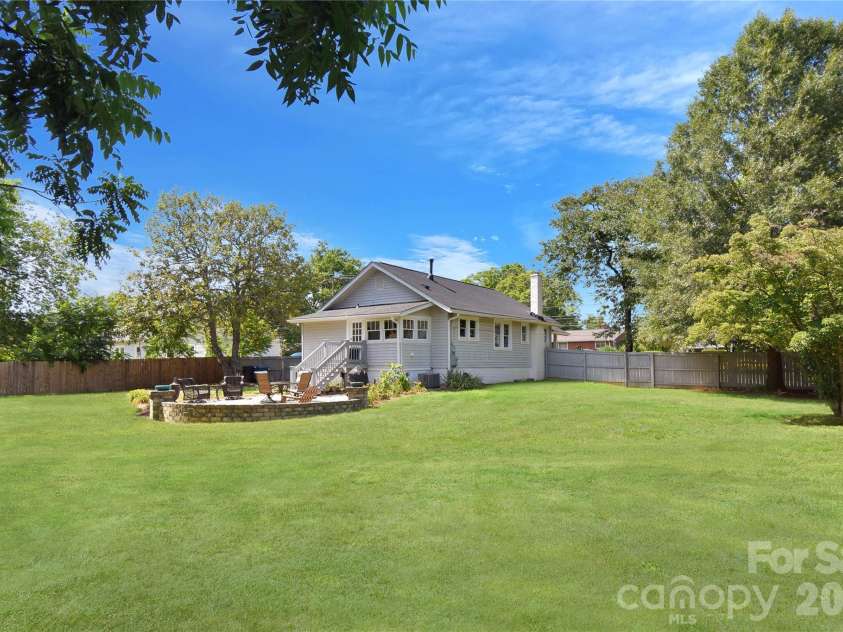 496 14th Avenue, Hickory, NC 28601.  MLS# CAR4396801, YatesRealty ID 33135. 