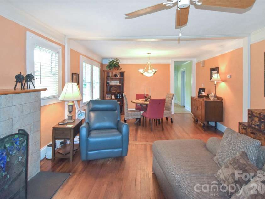 496 14th Avenue, Hickory, NC 28601.  MLS# CAR4396801, YatesRealty ID 33135. 