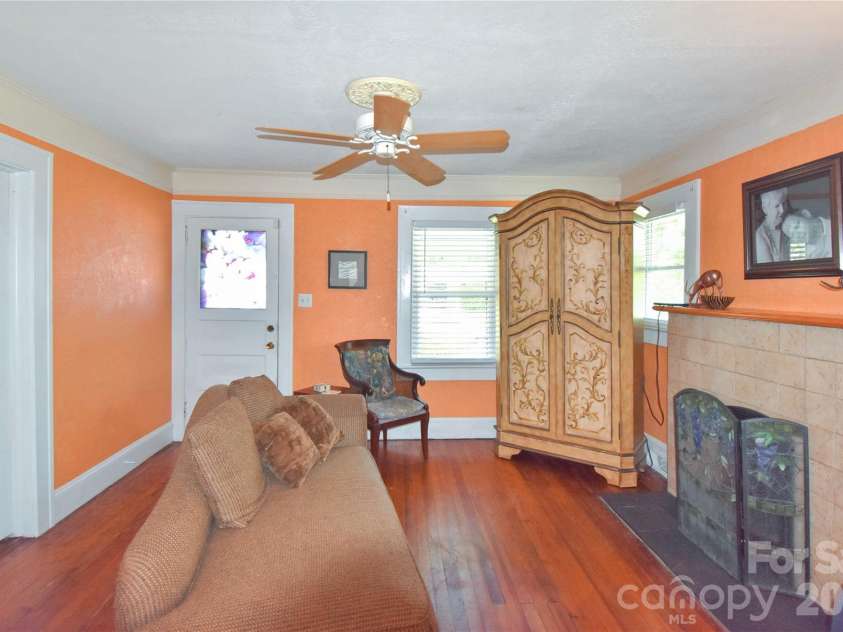 496 14th Avenue, Hickory, NC 28601.  MLS# CAR4396801, YatesRealty ID 33135. 