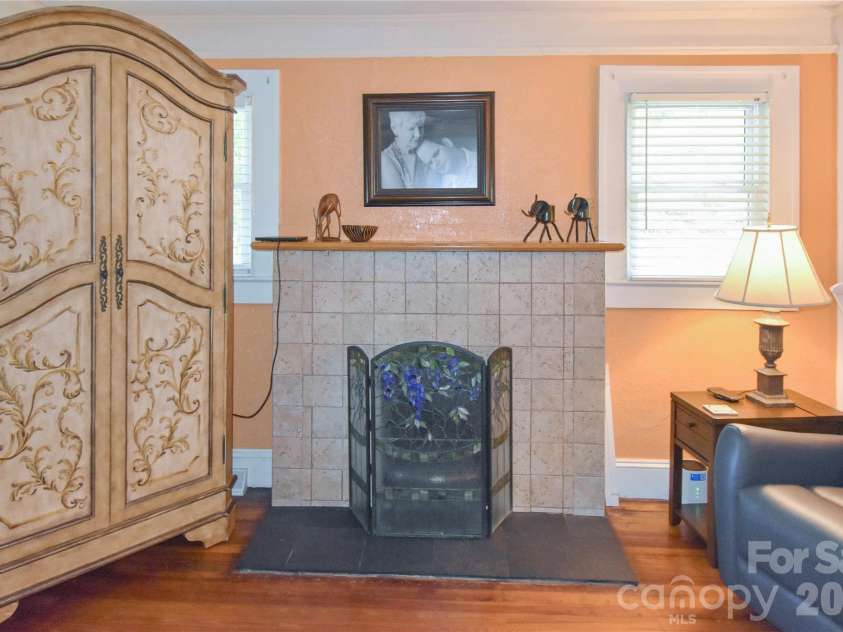 496 14th Avenue, Hickory, NC 28601.  MLS# CAR4396801, YatesRealty ID 33135. 