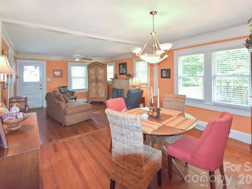 496 14th Avenue, Hickory, NC 28601.  MLS# CAR4396801, YatesRealty ID 33135. 