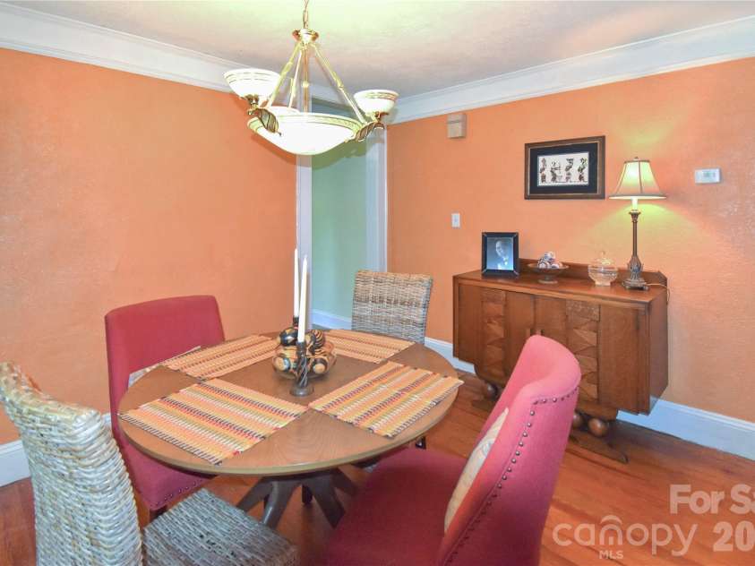 496 14th Avenue, Hickory, NC 28601.  MLS# CAR4396801, YatesRealty ID 33135. 