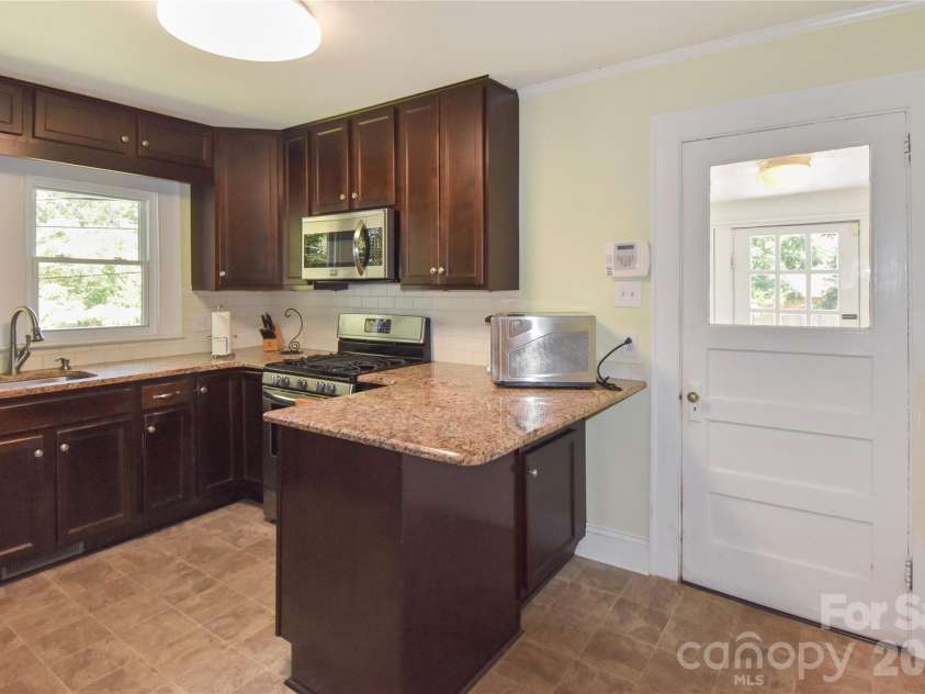 496 14th Avenue, Hickory, NC 28601.  MLS# CAR4396801, YatesRealty ID 33135. 
