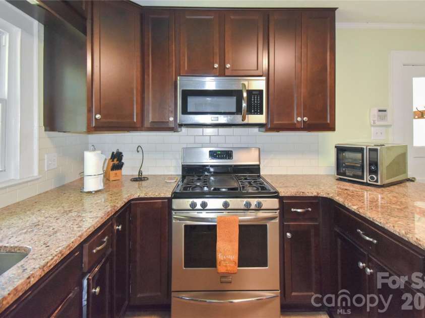 496 14th Avenue, Hickory, NC 28601.  MLS# CAR4396801, YatesRealty ID 33135. 