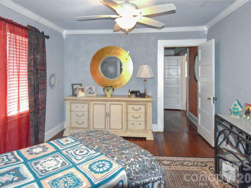 496 14th Avenue, Hickory, NC 28601.  MLS# CAR4396801, YatesRealty ID 33135. 