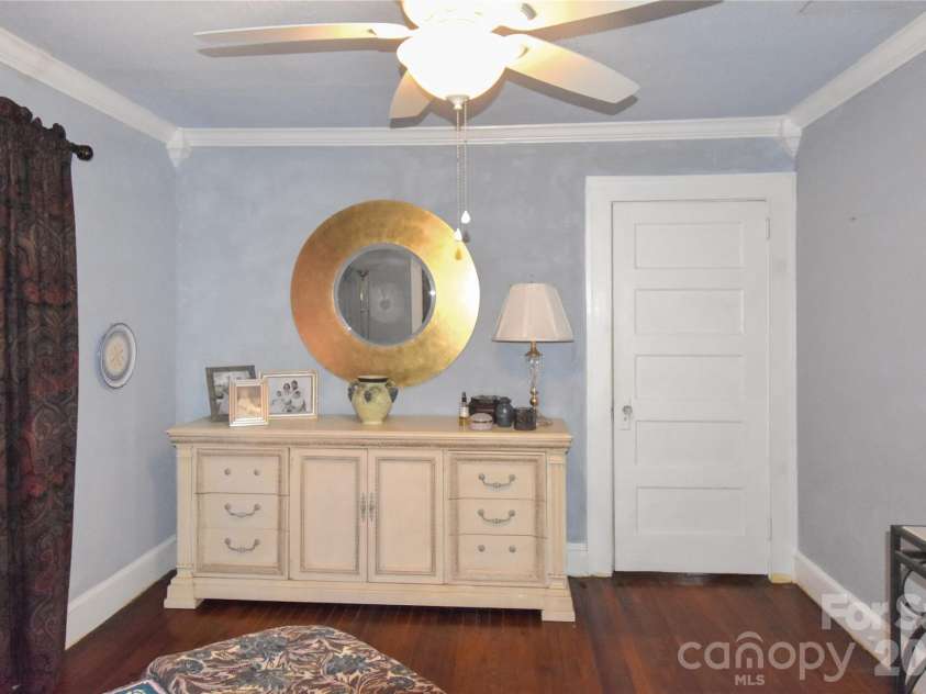 496 14th Avenue, Hickory, NC 28601.  MLS# CAR4396801, YatesRealty ID 33135. 