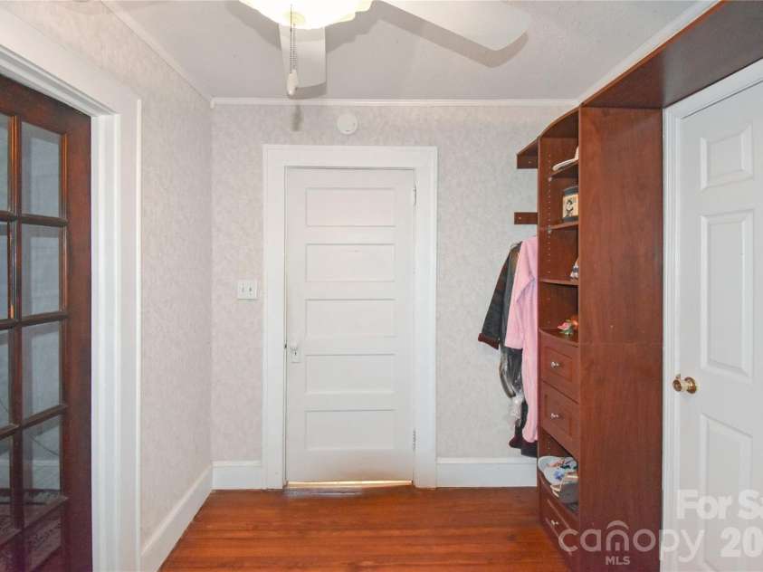 496 14th Avenue, Hickory, NC 28601.  MLS# CAR4396801, YatesRealty ID 33135. 