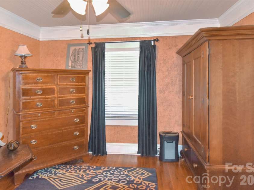 496 14th Avenue, Hickory, NC 28601.  MLS# CAR4396801, YatesRealty ID 33135. 