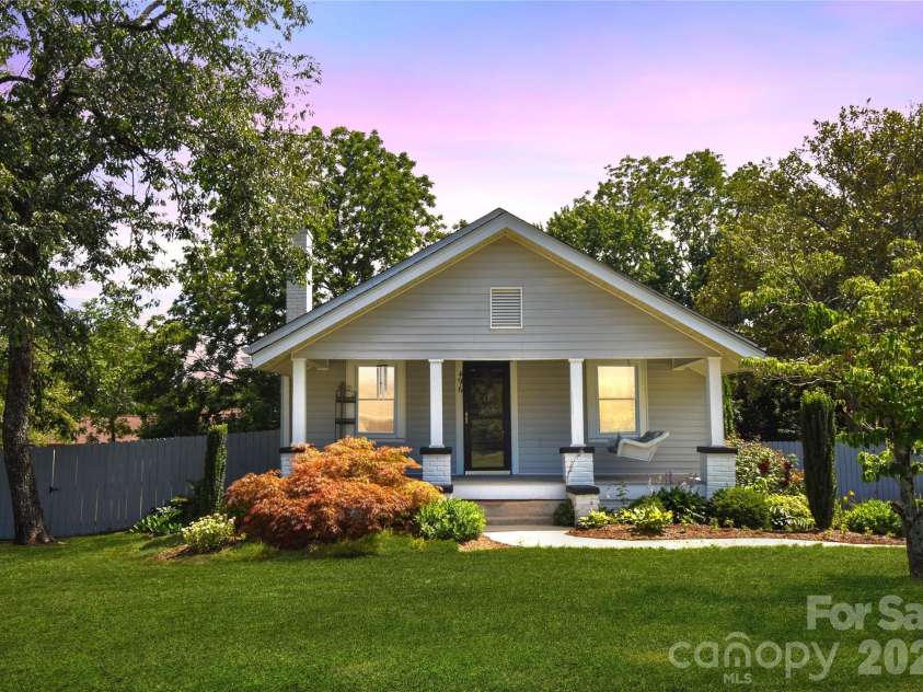 496 14th Avenue, Hickory, NC 28601.  MLS# CAR4396801, YatesRealty ID 33135. 