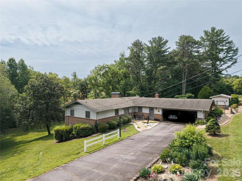 2234 Kool Park Road, Hickory, NC 28601.  MLS# CAR4398018, YatesRealty ID 33136. 