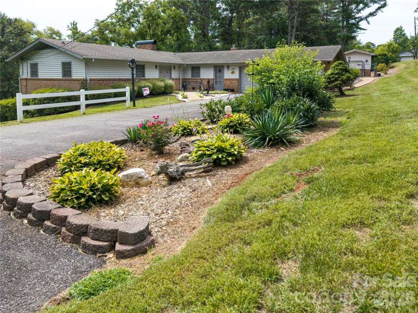2234 Kool Park Road, Hickory, NC 28601.  MLS# CAR4398018, YatesRealty ID 33136. 
