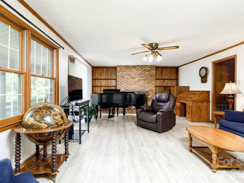 2234 Kool Park Road, Hickory, NC 28601.  MLS# CAR4398018, YatesRealty ID 33136. 