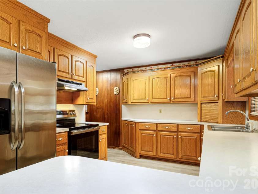 2234 Kool Park Road, Hickory, NC 28601.  MLS# CAR4398018, YatesRealty ID 33136. 