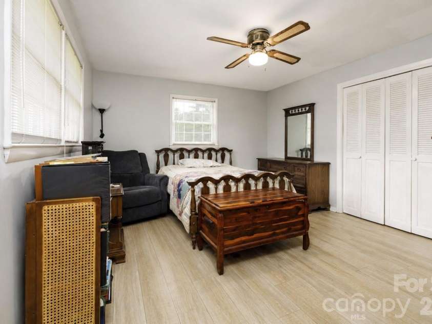 2234 Kool Park Road, Hickory, NC 28601.  MLS# CAR4398018, YatesRealty ID 33136. 