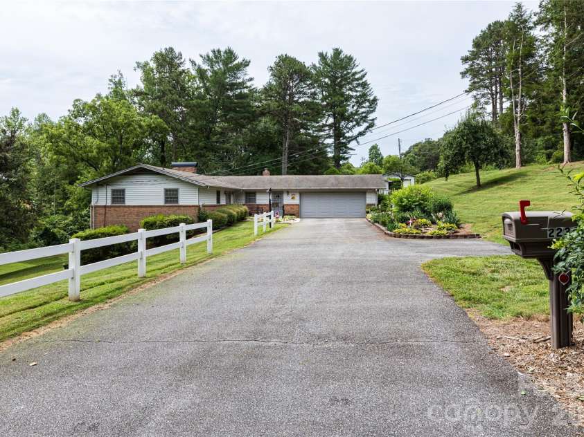 2234 Kool Park Road, Hickory, NC 28601.  MLS# CAR4398018, YatesRealty ID 33136. 