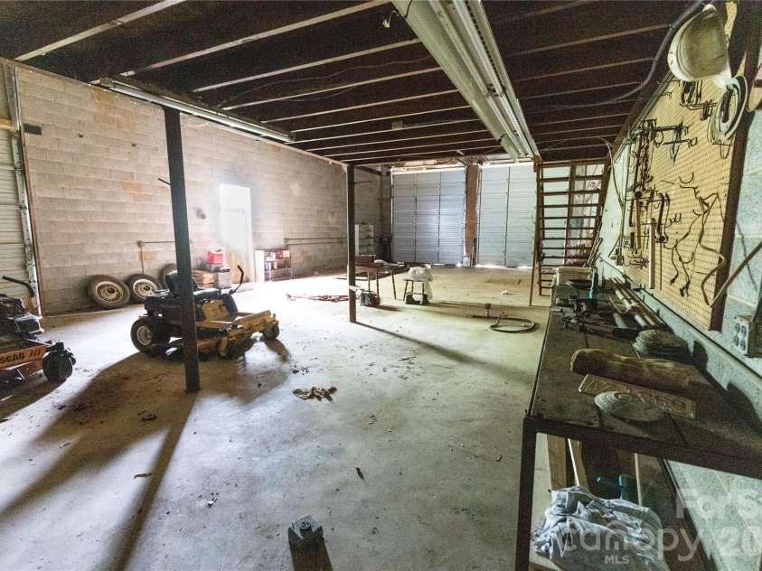 2234 Kool Park Road, Hickory, NC 28601.  MLS# CAR4398018, YatesRealty ID 33136. 