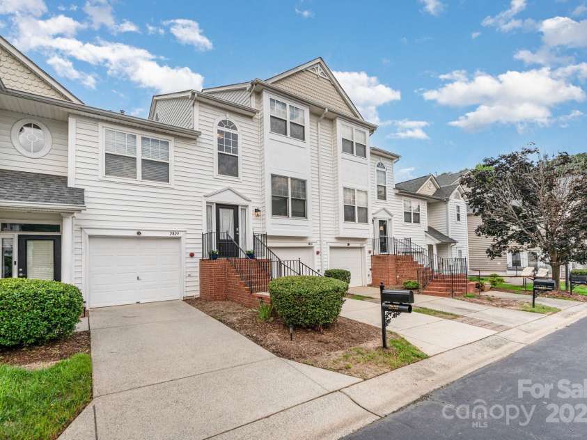 2833 Avalon Loop Road, Charlotte, NC 28269.  MLS# CAR4293864, YatesRealty ID 33137. 