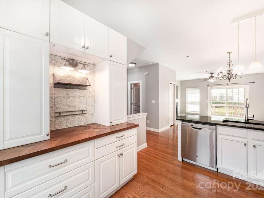 2833 Avalon Loop Road, Charlotte, NC 28269.  MLS# CAR4293864, YatesRealty ID 33137. Additional cabinetry not seen any other units