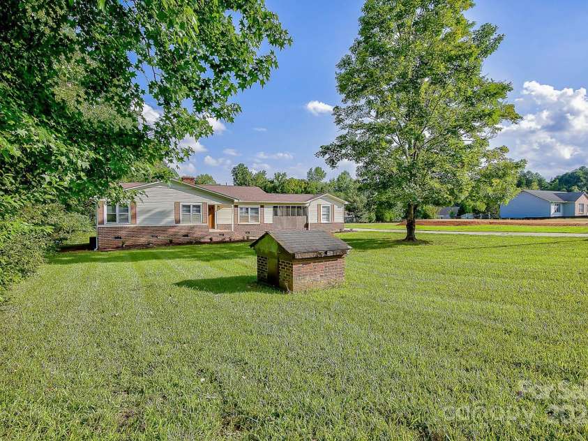 1435 Ridge Road, Salisbury, NC 28147.  MLS# CAR4293934, YatesRealty ID 33138. 