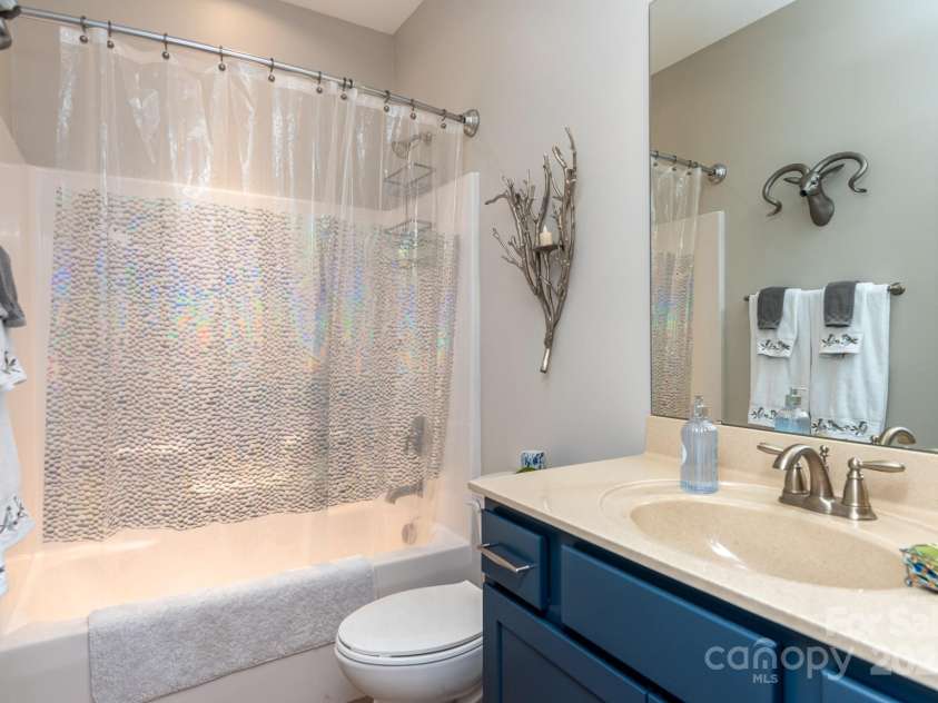 11728 Mount Argus Drive, Cornelius, NC 28031.  MLS# CAR4291411, YatesRealty ID 33139. Guest bath