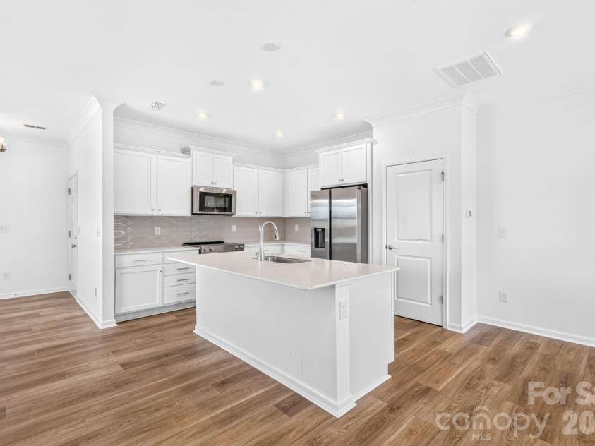 1814 Saint Louis Alley, Concord, NC 28027.  MLS# CAR4397909, YatesRealty ID 33139. 