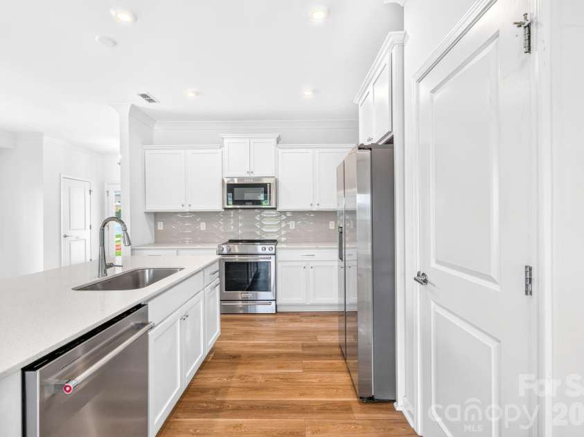 1814 Saint Louis Alley, Concord, NC 28027.  MLS# CAR4397909, YatesRealty ID 33139. 