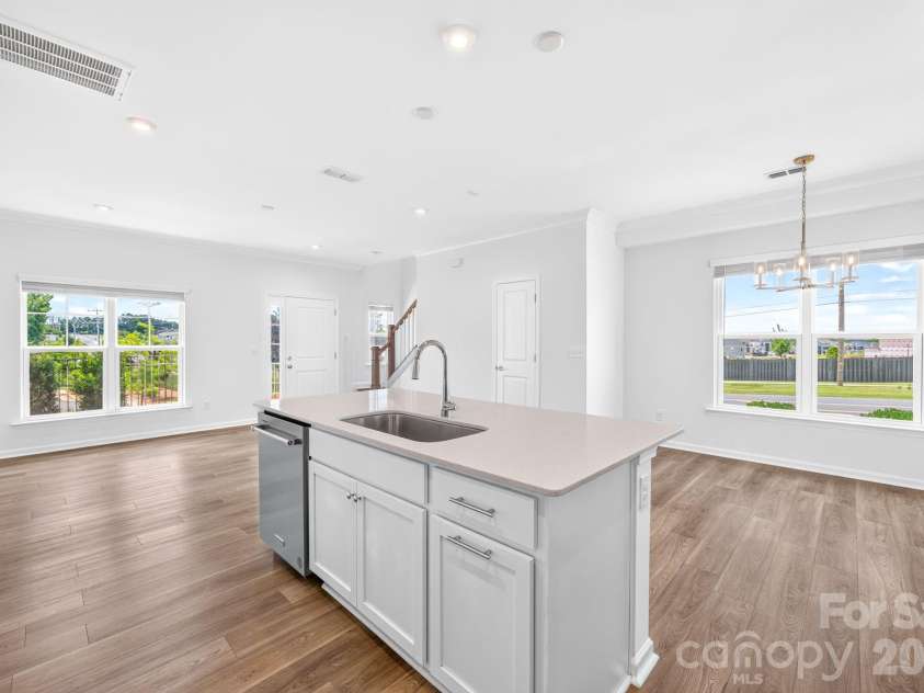 1814 Saint Louis Alley, Concord, NC 28027.  MLS# CAR4397909, YatesRealty ID 33139. 