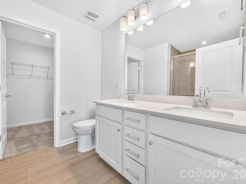 1814 Saint Louis Alley, Concord, NC 28027.  MLS# CAR4397909, YatesRealty ID 33139. 