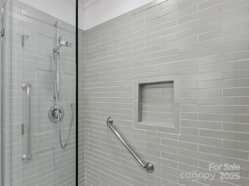 102 Glenbrook Drive, Hendersonville, NC 28739.  MLS# CAR4313168, YatesRealty ID 3314. 