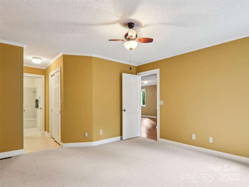 102 Glenbrook Drive, Hendersonville, NC 28739.  MLS# CAR4313168, YatesRealty ID 3314. 