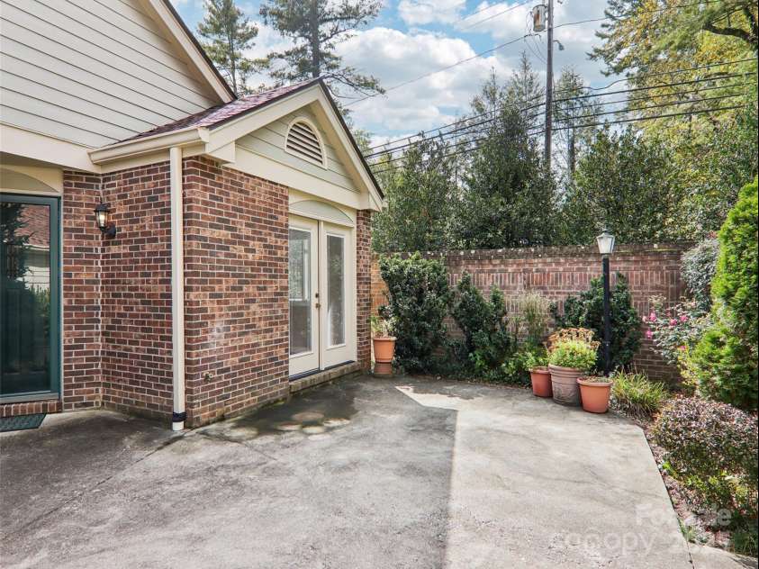 102 Glenbrook Drive, Hendersonville, NC 28739.  MLS# CAR4313168, YatesRealty ID 3314. 