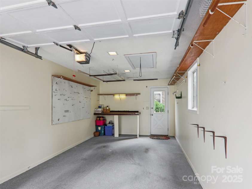 102 Glenbrook Drive, Hendersonville, NC 28739.  MLS# CAR4313168, YatesRealty ID 3314. 