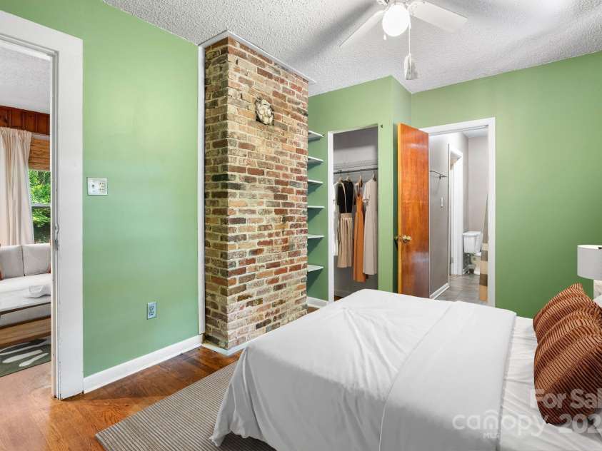 186 Pisgah View Road, Asheville, NC 28806.  MLS# CAR4293363, YatesRealty ID 33142. 